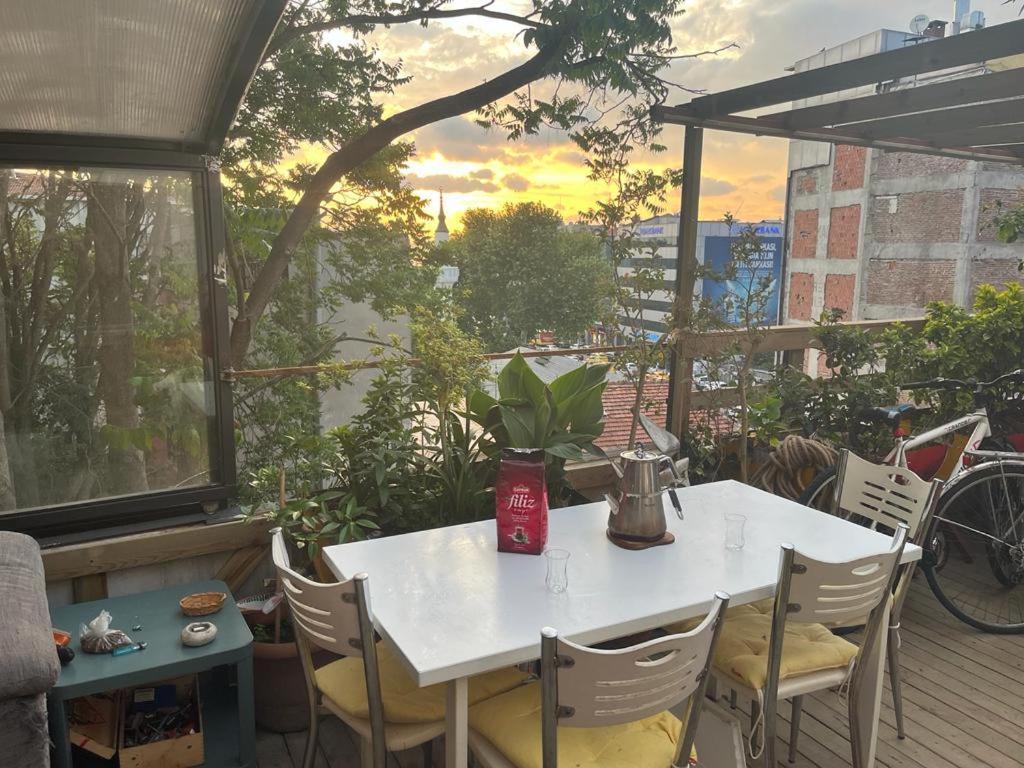 Central Apartment Kadikoy Terrace Bbq Close 2 Block Ferry Bull Metro Nighlife Provincia di Provincia di Istanbul Esterno foto