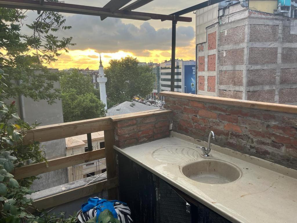 Central Apartment Kadikoy Terrace Bbq Close 2 Block Ferry Bull Metro Nighlife Provincia di Provincia di Istanbul Esterno foto