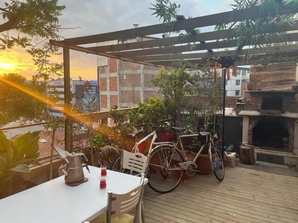 Central Apartment Kadikoy Terrace Bbq Close 2 Block Ferry Bull Metro Nighlife Provincia di Provincia di Istanbul Esterno foto