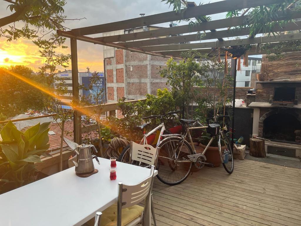 Central Apartment Kadikoy Terrace Bbq Close 2 Block Ferry Bull Metro Nighlife Provincia di Provincia di Istanbul Esterno foto